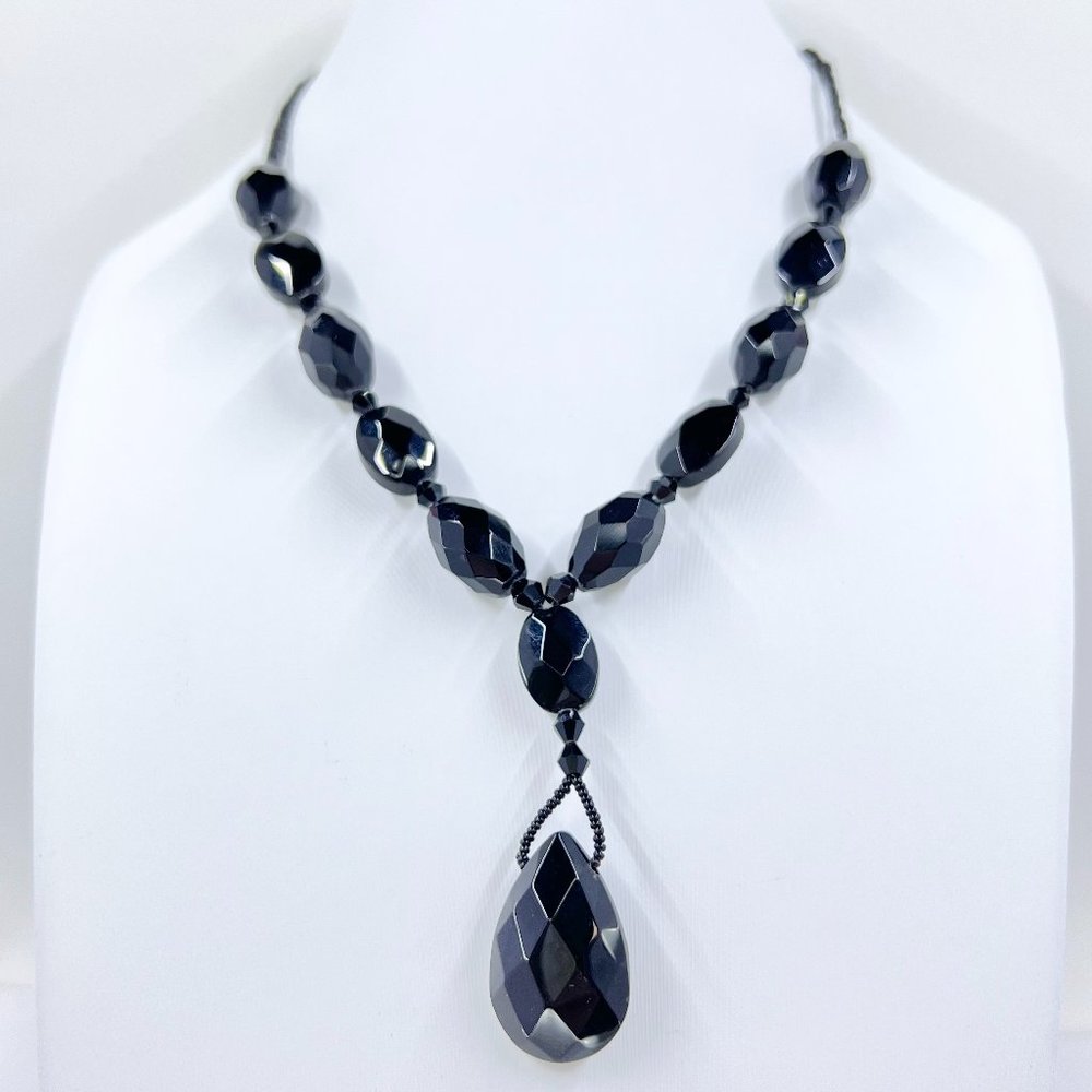NWT - WHBM - Black Glass Beaded Y Style Teardrop Pendant Chocker Necklace - Picture 2 of 8